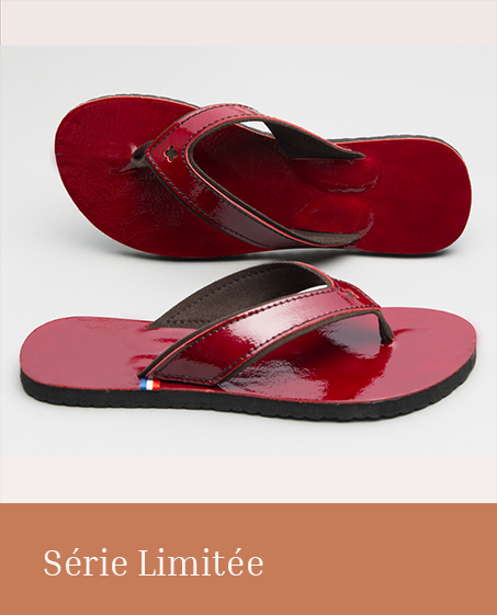 paire de sandales en cuir ciré rouge vue de profil